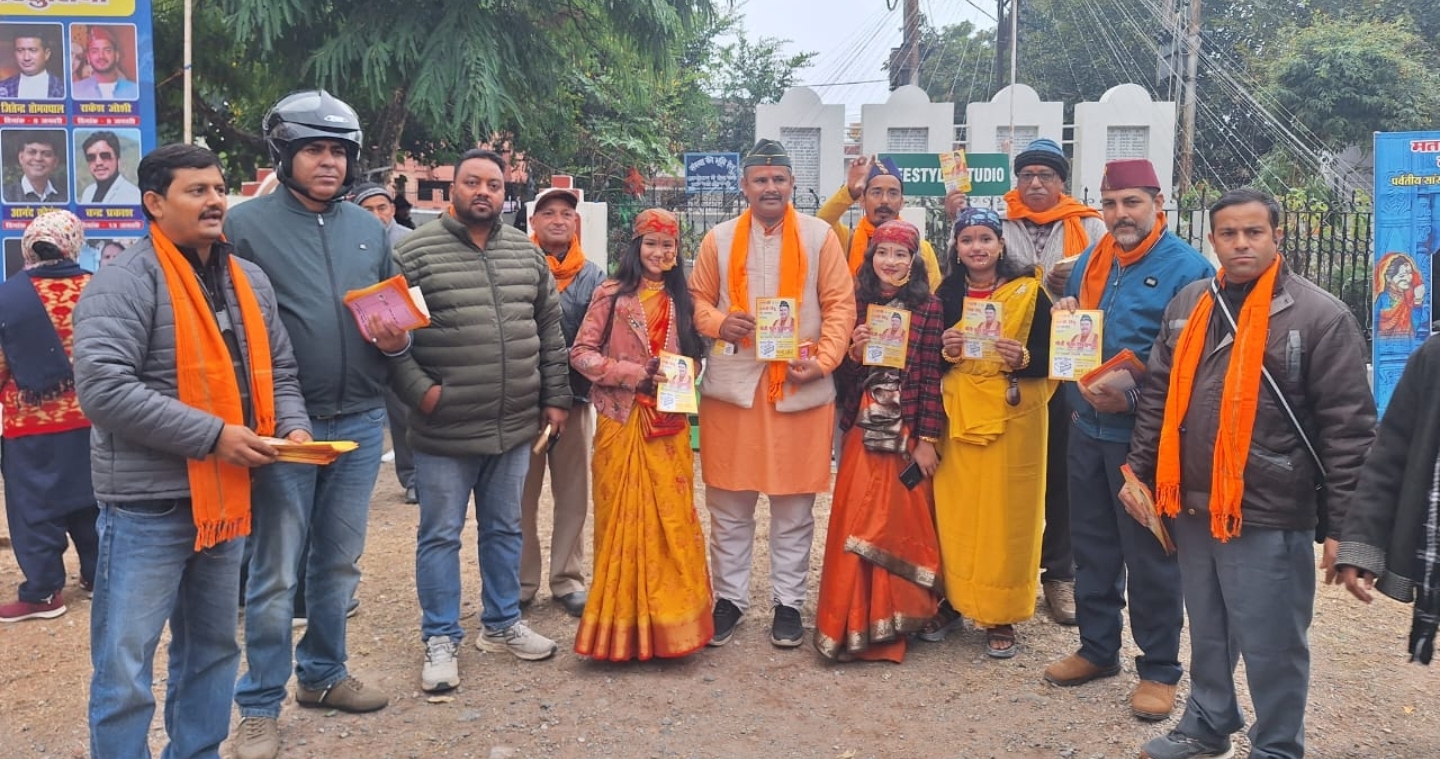 हल्द्वानी। पहाड़ी आर्मी समर्थित मेयर उम्मीदवार फौजी भुवन पांडे ने जनसंपर्क किया तेज