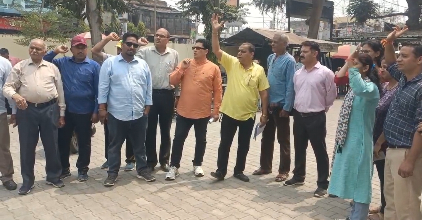 हल्द्वानी : सुराज सेवा दल द्वारा बढ़ते गैस एवं पेट्रोल डीजल के दामों का किया गया विरोध