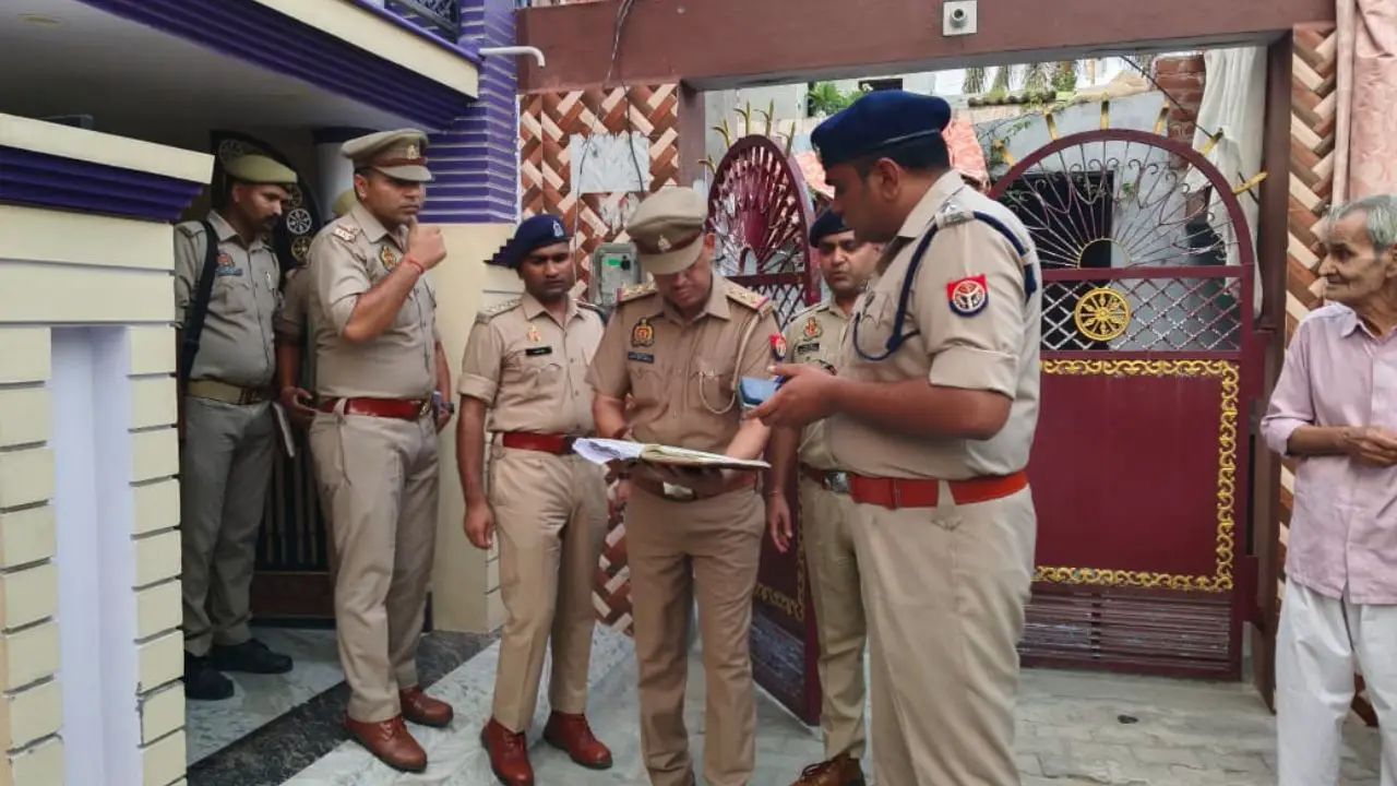 किराए के कमरे में खून से लथपथ मिला सिपाही का शव, पत्नी-बेटी गायब; जांच में जुटी पुलिस