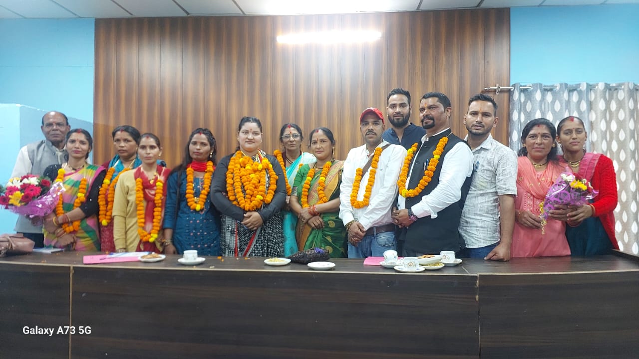 रानीखेत : विकासखण्ड ताडीखेत मे ब्लॉक प्रमुख, सहित समस्त क्षेत्र पंचायत सदस्यों ने ली शपथ