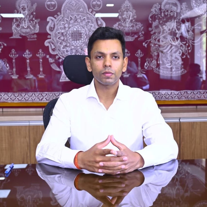 अल्मोड़ा : पेयजल टैंकों की सफाई न करने संबंधी शिकायतों का जिलाधिकारी अंशुल सिंह ने लिया संज्ञान